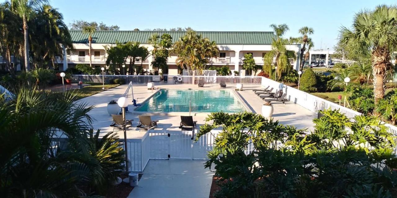 Surestay Plus Hotel By Best Western Clearwater Central Exterior photo